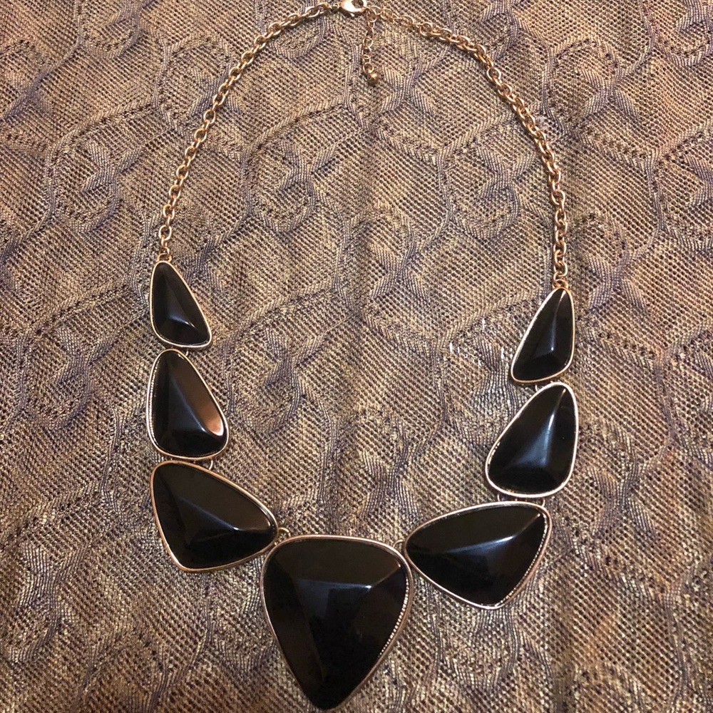 Classy Bold Necklace!